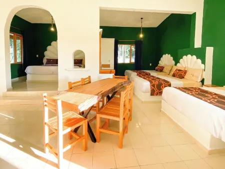 Hotel Rancho las Margaritas Отели рядом с достопримечательностью «Rancho El Reencuentro»