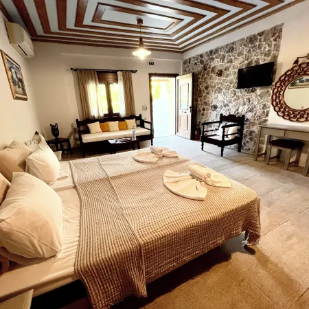 Pantheon Apartments & Studios