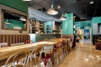 Latroupe Grand Place - Quầy Bar