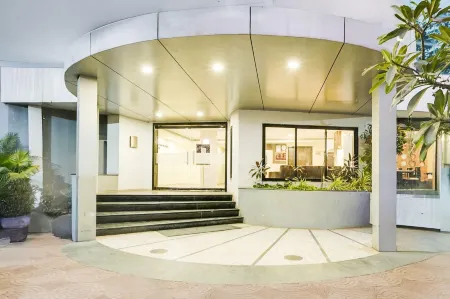 Ultimate Family Escape in Country Club Surat Отели рядом с достопримечательностью «Yu Studio Circle»