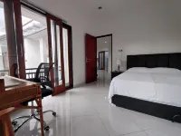 ヴィラ ウレキ ティインガン・バンダー周辺のホテル