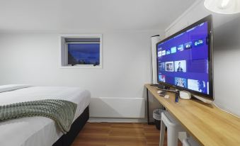 Newly Renovated Studio w Parking-Netflix