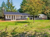 6 person holiday home in Grenaa