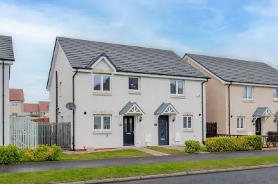 3 Bedroom House-Private Parking Hotels in 