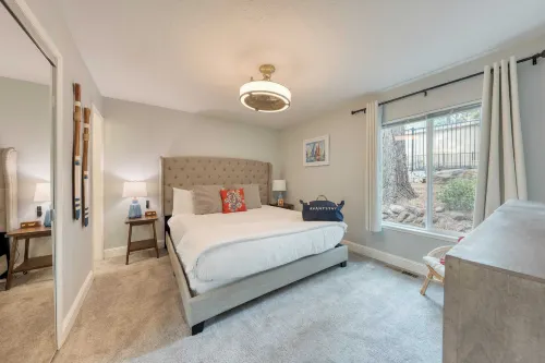 Ski Way by Avantstay Cozy Tahoe Home w/ Fireplace & Balcony