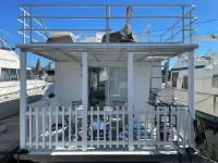 Houseboat in Providence!
