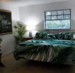 House with Patio, Caribbean Hot-Tub & Tiki Bar. Pet Friendly. No Cleaning Charge