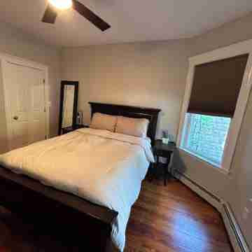 Harvard, B.U. M.I.T. Fenway Park convenient comfortable & spacious 3BR apartment Rooms