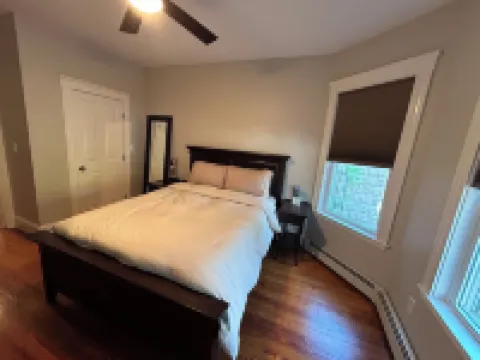 Harvard, B.U. M.I.T. Fenway Park convenient comfortable & spacious 3BR apartment