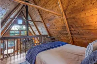 Woodland Park Cabin Getaway: Mtn Views, Scenic Charm, Clouds & Hot Tub Retreat