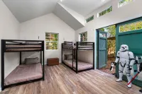 Mins to Domain -4BR Newly Reno Home - Pool+Jaccuzi - Pool +PingPong Table