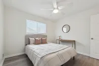 5 minutes from DTW! Hotels in Taylor