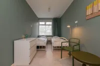 Apartment Near Oranjezon Nature Reserve Hotel dekat Deltapark Neeltje Jans