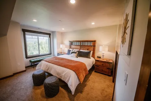 Luxe Townhouse in the Pines, Modern Mountain Charm