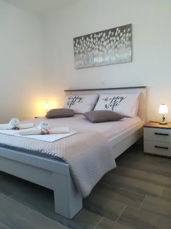 Apartment Villa Bijele Stijene Отели в г. Karlobag