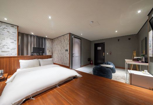 1. 케일라호텔..