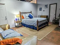 Perfect Family Escape: Playground, Fire Pit, Games & Boat Parking Near Kemah! Hotels in Bacliff