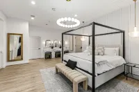 The LUX at West Ln Event & Stay- Pool, Golf, Pickleball, Fire Pit, Gazebo & more