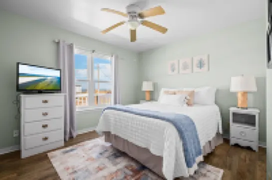 Steps to the beach! Gulf front! Water Views From All Sides!