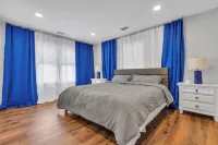 2 King Bedrooms. 2 Blocks to beach. Outdoor Seating Area. 75" TV w/ soundbar Hotels in Seaside Heights