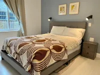 Centrally located 5 bedroom house with parking