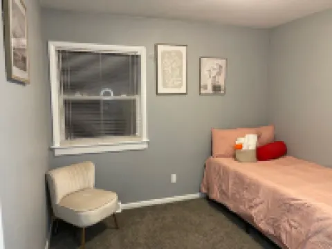 Cozy Haven: Your Home Away from Home Spacious 5-bedroom house with AC and Wi-Fi