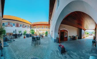 Hotel Leo