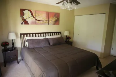 2 bedroom/2 bathroom condo Hotels near Tuesdays