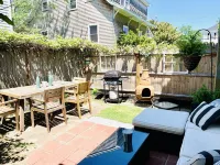 Private unique home short 5 minutes walk to the beach and the bay. Hotels near Bumpkin Island