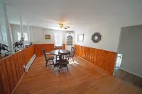 Renovated home with spa access Steps from Cantine Field/HITS