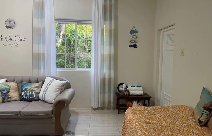 Adorable 1BR Cottage Walk to the Beach Priory