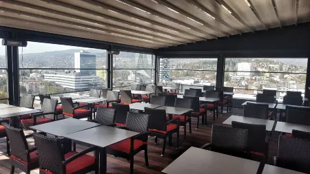 Aparthotel Centar Sarajevo Отели рядом с достопримечательностью «Национальный музей Боснии и Герцеговины»