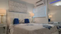 Villa Santorini 3-bedroom apartment in welcoming Bayamón with WiFi, AC. Enjoy