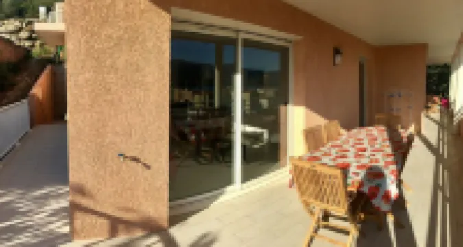 Beautiful apartment with sea view, swimming pool, near beaches and port