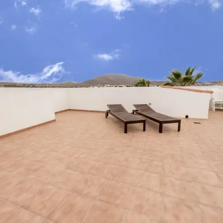 60sq.m Roof Solarium, 50sq.m Rear Terrace: BBQ, Fibre WiFi, TV (BBC, SKY sports)