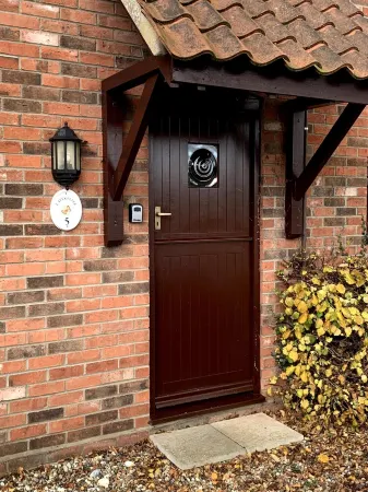 Gatekeeper cottage overlooking lake