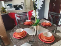 Cozy retreat pool access super close to the Town. Entire home available to you! Các khách sạn ở Old Harbour
