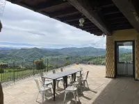 Villa Cavalieri in Vedriano with a panoramic view of the Reggio Emilia hills Hotels in Canossa