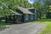Make beautiful music and sleep up to 14 in this modern-century home!