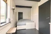 Characteristic farmhouse on the dike Hotels in Andijk