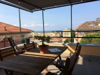 villa surrounded by greenery a few steps from the sea with terrace and garden
