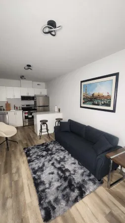 Romantic Gateway Loft, spacious/Cozy!5 Mins to the Falls /Niagara attractions Отели в г. Ниагара Риджинал Мунисипалити