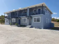 THE RADCLIFFE - Luxury townhome 7 mins walk to Beach, restaurants, bars. のホテル