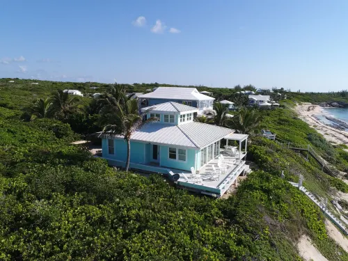 Beachfront paradise: Spectacular views, huge deck, central location, backup gen! فنادق في Elbow Cay