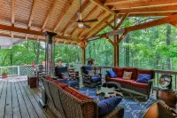 1 Level, 3 Master BRs,  4 BA,   Covered Porch!