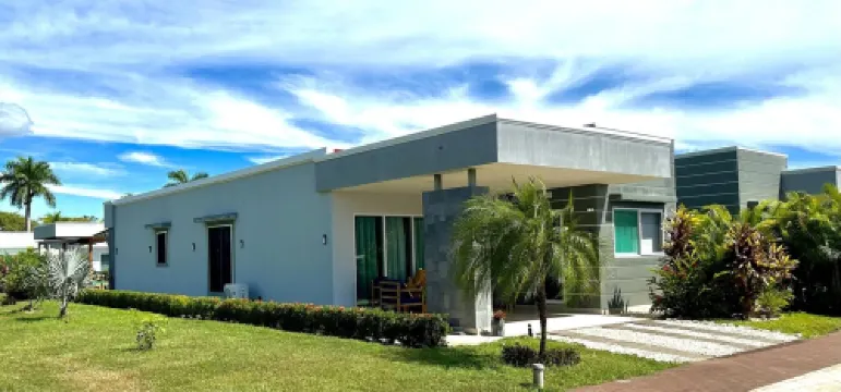 Villa in Paradise with Pool (steps to beach) 坦博爾酒店