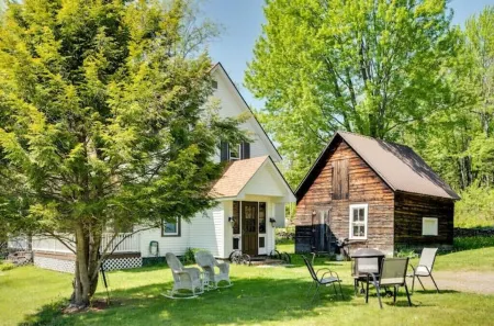 Pittsburg Vacation Rental ~ 1 Mi to Lake Francis! Отели в г. Питтсбург