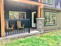 Cozy mountain retreat - Outdoor Hot Tub Access.