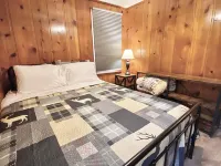 5 Minutes to Minocqua! Family-size Lake Home with Pier Hotel a Arbor Vitae