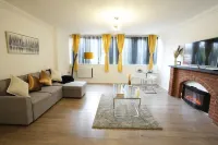 Cosy Spacious one bedroom Apartment *Long stays welcome*